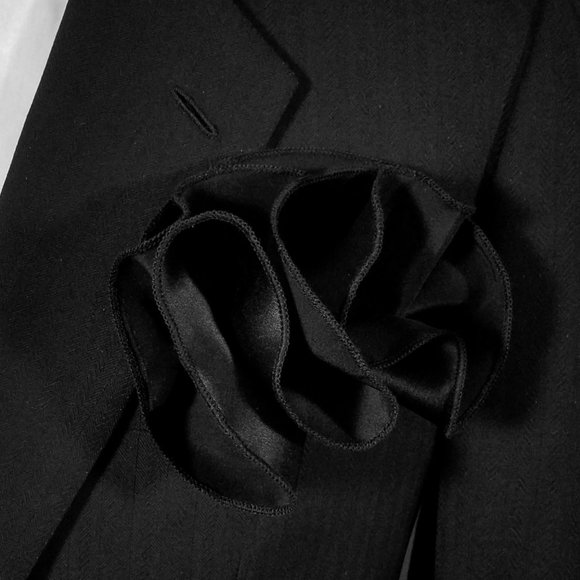NEW - 100% Silk Black Pouf Round Pocket Square - Picture 3 of 6
